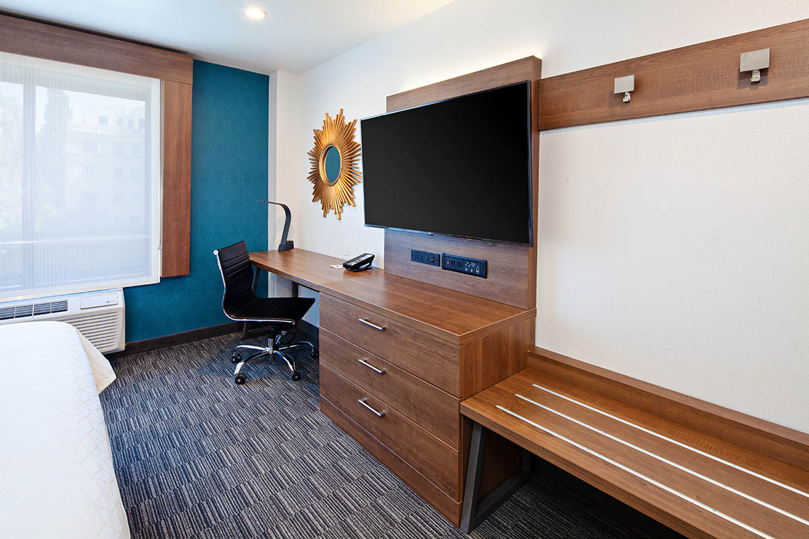 1 King Suite Hear Mobility Access Tub Nonsmoking - Best Hollywood Hotel Accommodations in Hollywood Walk of Fame